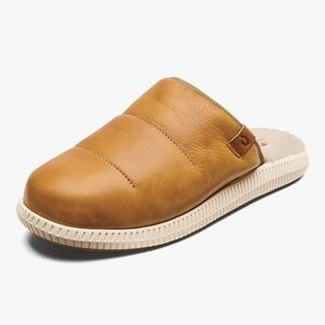 Olukai Mua ‘Ili Leather Slip-On Slippers, NWOT, Golden Sand/Bone, Men’s Multiple